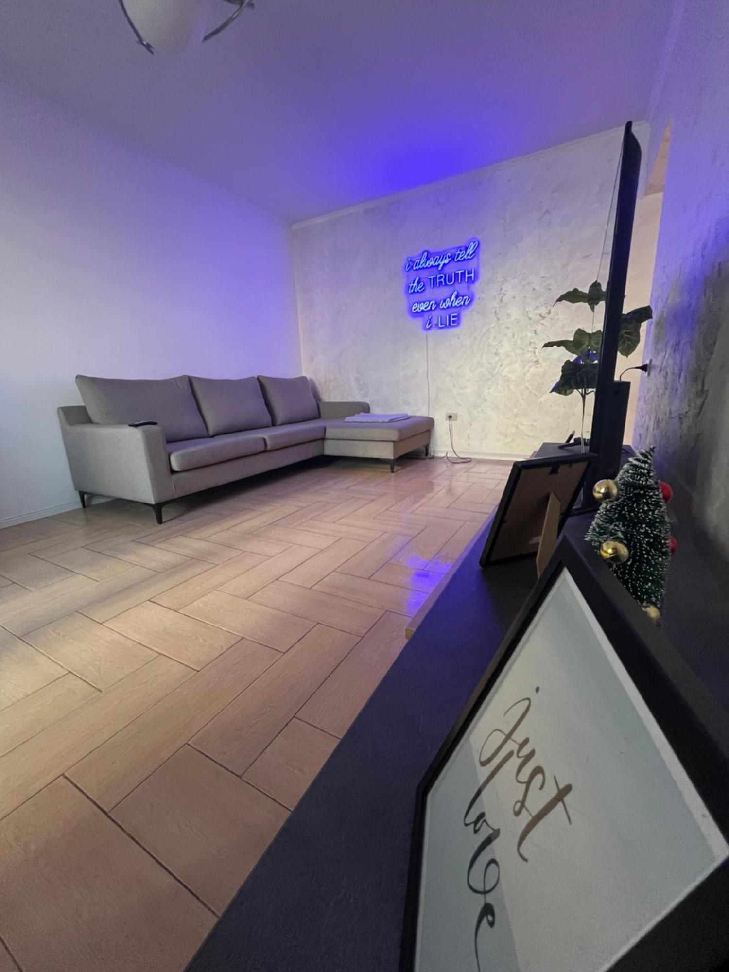Cozy At Tirana's Center Appartement *