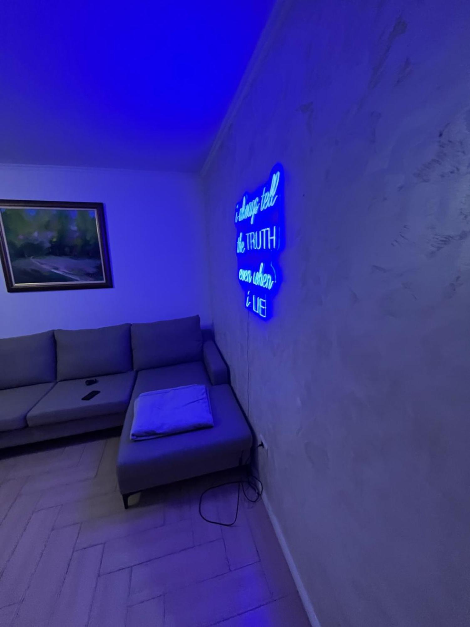 Cozy At Tirana's Center Apartment *